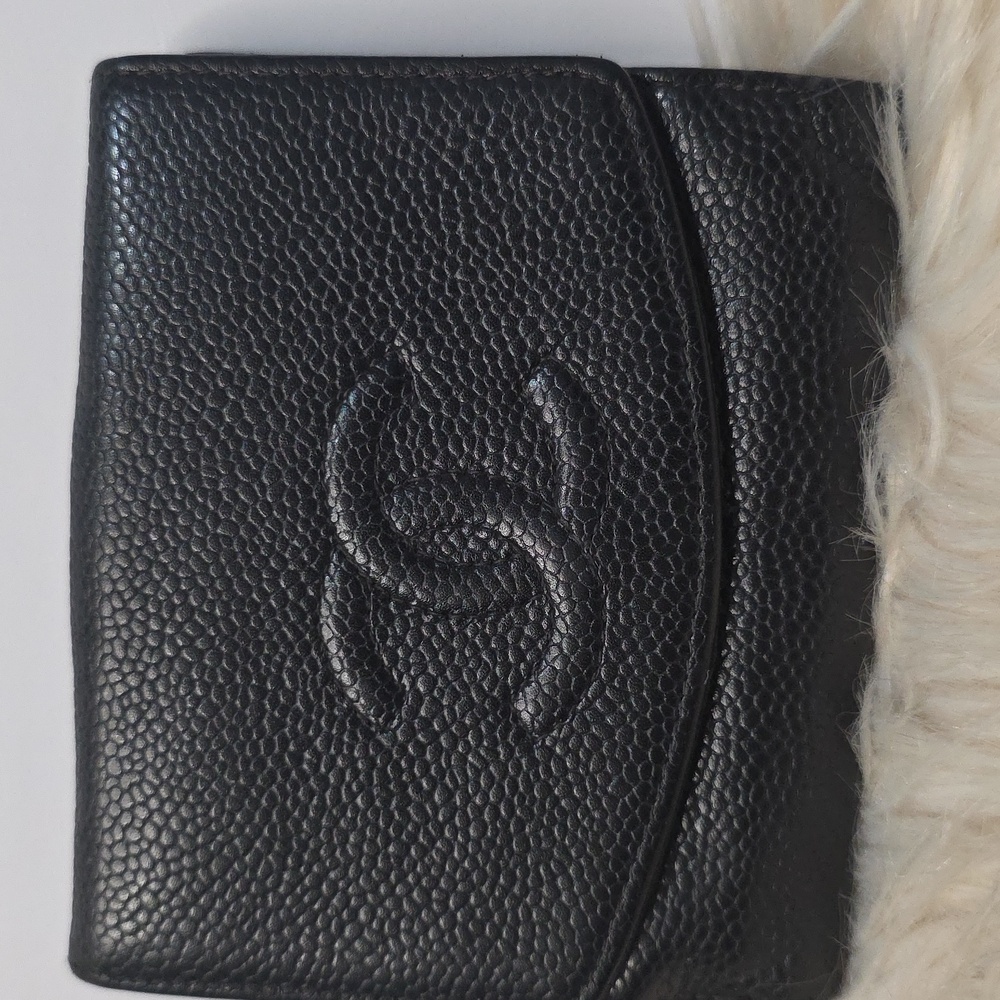 Chanel French flap wallet in caviar Leather. - Picture 2 of 8